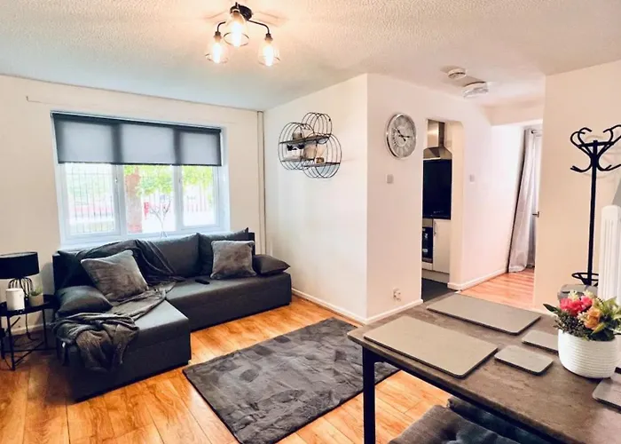 Charming Home W Parking Near Liverpool City Centre